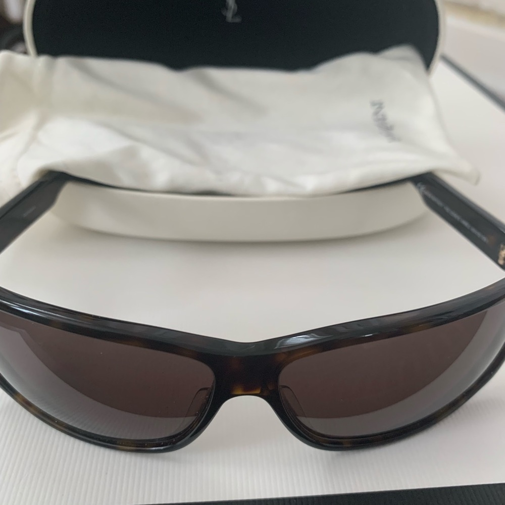 Like new YSL  Sunglasses 100% Authentic.